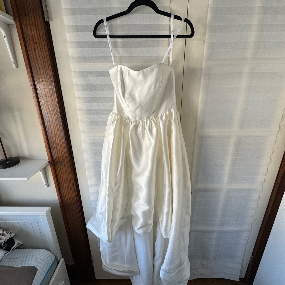 Elegant White Strapless Dress